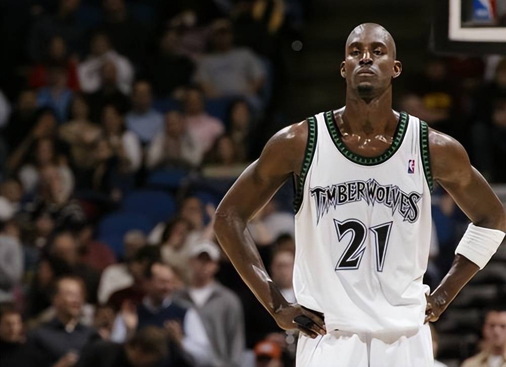 山东男篮上半场强势领先（山东男篮半场占据明显优势）