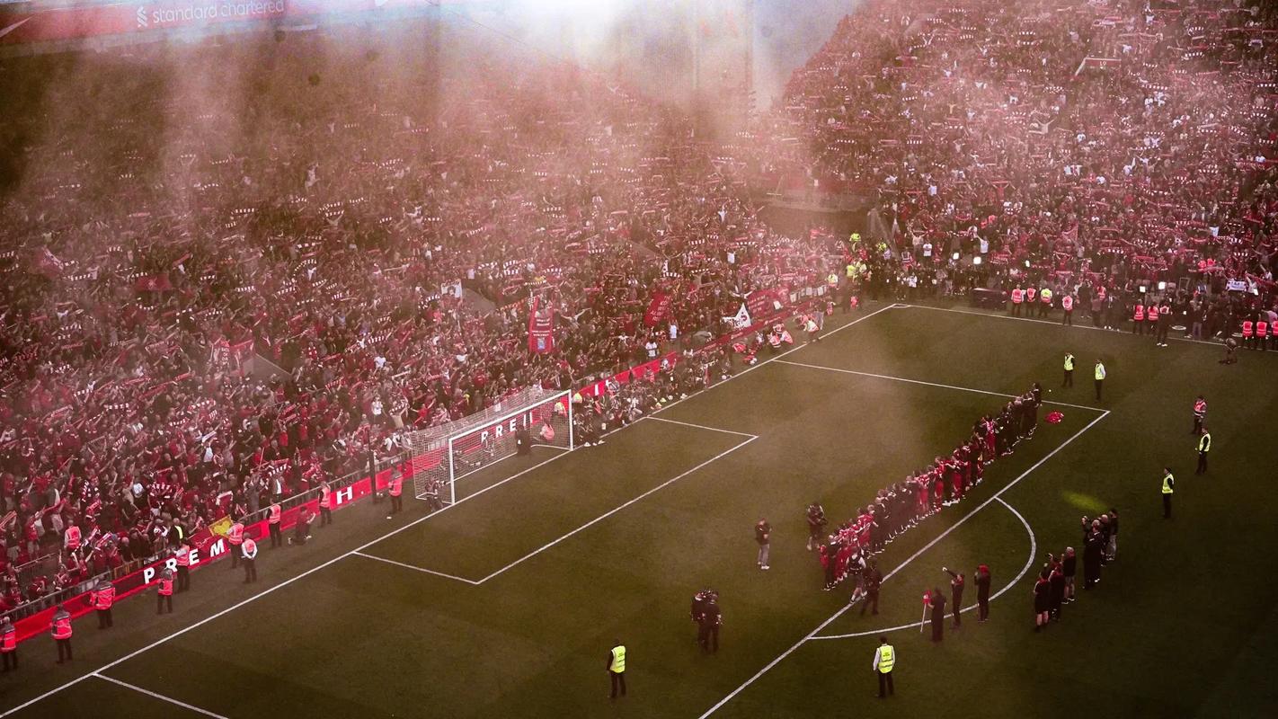 国足球新希望！16岁小将两度戴帽U16国足，如今直接进亚冠大名单！（16岁小将两度上演帽子戏法，直入亚冠大名单，国足新希望来了！）