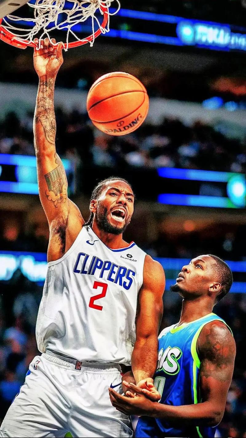 皇家马德里有意出人意料地任命阿隆索为新任主教练，而伯纳乌球员则被指控“扰乱秩序”。（皇马拟爆冷启用阿隆索挂帅，伯纳乌球员被指“闹事”）