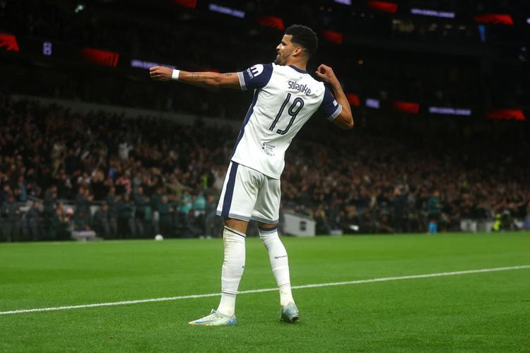 足球报：海港有意杨希，徐彬留洋仍存不确定，西海岸资金有困（《足球报》：海港看中杨希，徐彬留洋前景未明，西海岸资金承压）