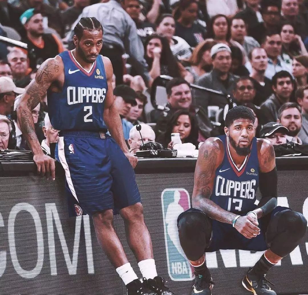 英超积分榜：枪手5分领跑曼联第7红军第8 8分云集14队（英超积分榜更新：阿森纳5分领跑，曼联第7、利物浦第8，8分球队多达14队）