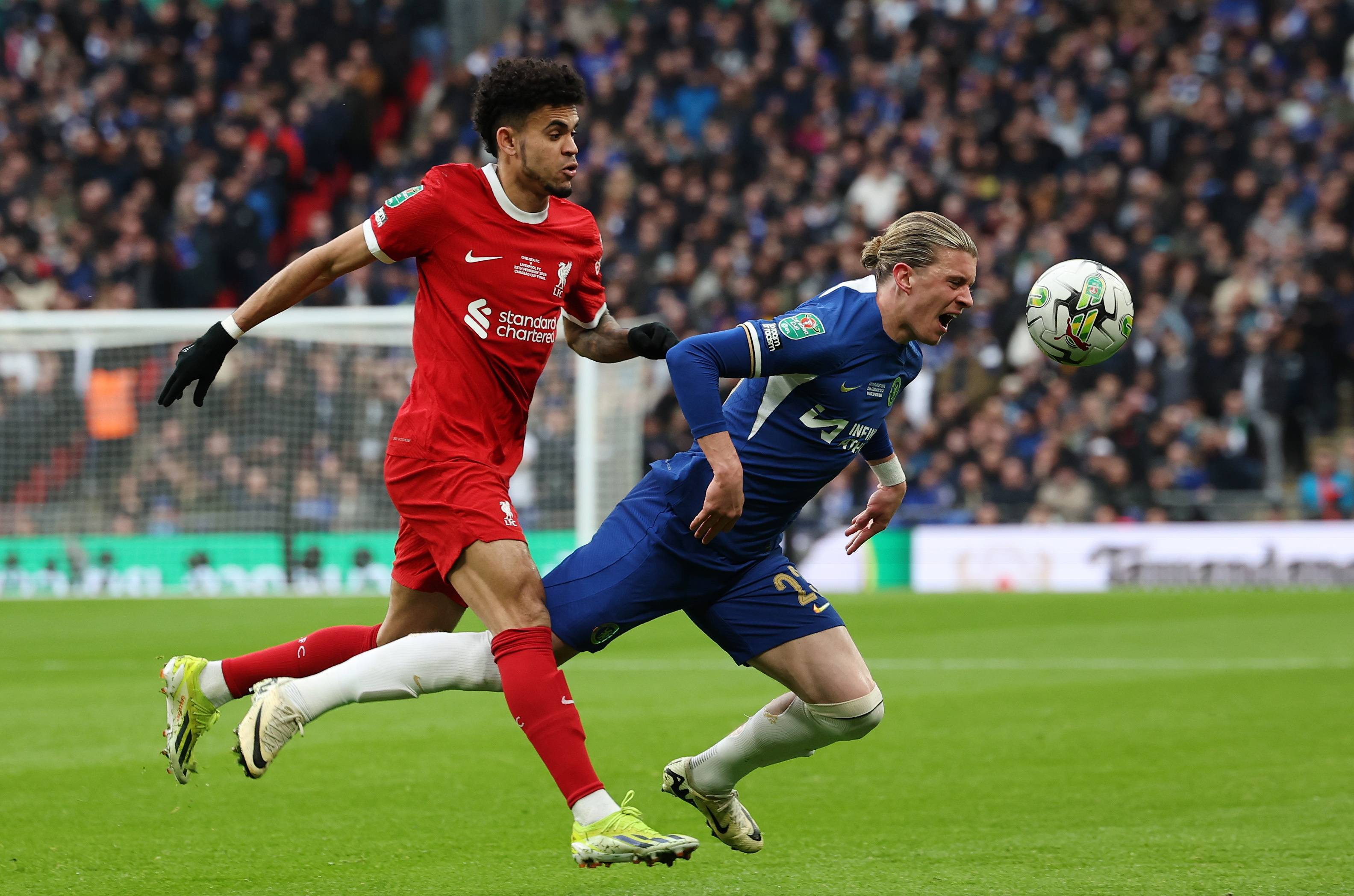 外媒：下赛季欧冠联赛阶段用球将采用白+薄荷绿+紫创新配色（外媒称：下赛季欧冠联赛阶段比赛用球将启用白、薄荷绿与紫全新配色）