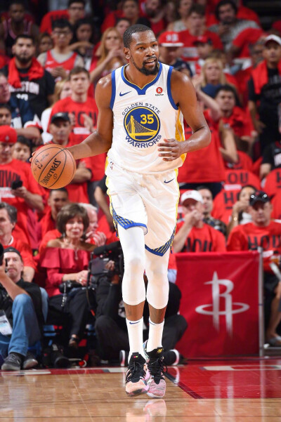 NBA新秀观察：状元秀首场表现,（NBA新秀速览：状元首秀表现一览）