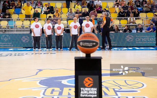 活塞队史35+10+10场次：康宁汉姆2场，其他球员合计2场（活塞队史35+10+10次数：康宁汉姆2场，其余球员合计2场）