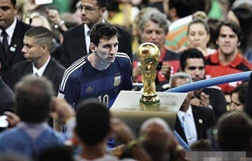 博尼：大胜是全队功劳；迪乌夫正在向所有人展示他的巨大价值（博尼：大胜归功于全队；迪乌夫正向所有人证明其巨大价值）