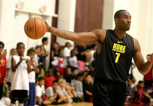 2025年至今，利雅得胜利卖出128万件球衣，迈阿密国际216.6万（2025年截至目前，利雅得胜利球衣销量128万件，迈阿密国际达216.6万件）