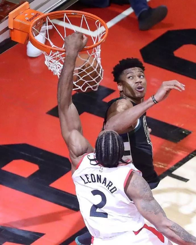 勒沃库森稳健表现继续领跑积分榜（勒沃库森状态稳健，高居积分榜首位）