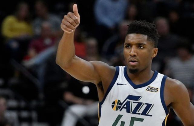 泰伦·卢：詹姆斯伟大之处在于他能与任何人搭档，并发挥作用（泰伦·卢：詹姆斯之所以伟大，是因为他能与任何队友配合并打出效果）