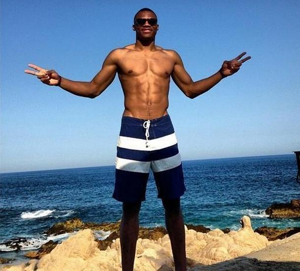 每体：德科为巴萨明夏锁定多名中后卫，首选水晶宫的格伊（每体：德科为巴萨明夏物色多位中卫，水晶宫中卫格伊成首选）