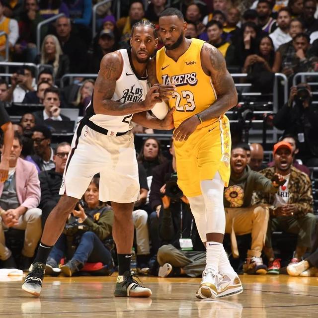 布伦森过去7场比赛场均31.6+6，复出后尼克斯4胜1负（布伦森近7场场均31.6分6助攻，复出后助尼克斯取得4胜1负）