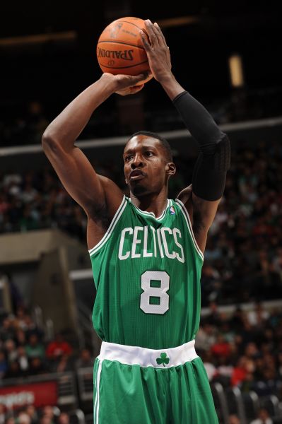 世欧预半场：埃斯波西托捅射建功，意大利暂1-0挪威（世欧预半场战报：埃斯波西托一脚捅射破门，意大利暂以1-0领先挪威）