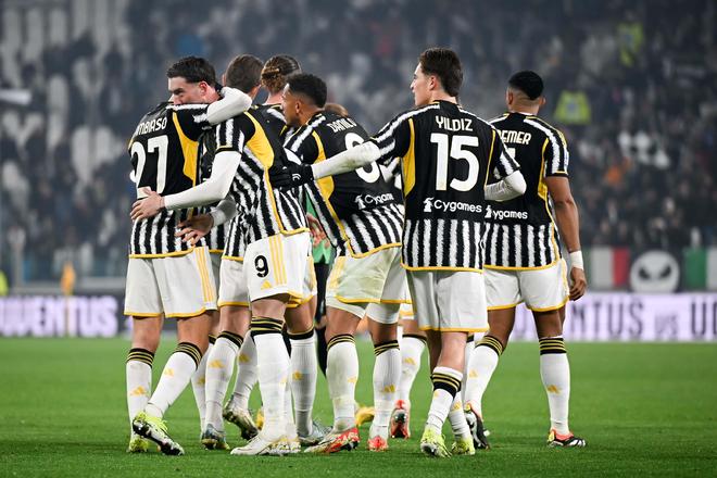 每体：贝西克塔斯想租特狮，承担全部薪资+选择买断费800万欧（每体：贝西克塔斯欲租特尔施特根，愿全额承担薪资，买断选项800万欧）