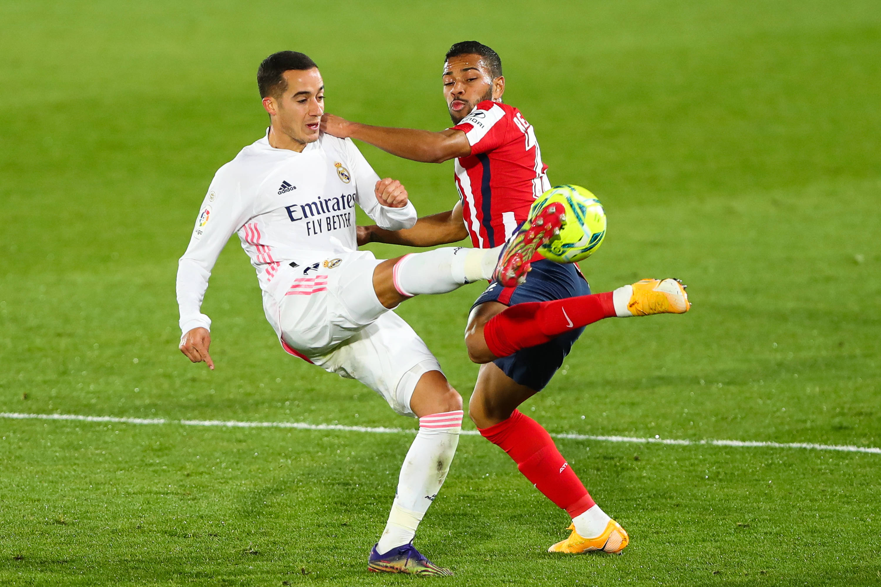 球队战术调整有效限制对手发挥（战术调整奏效，成功压制对手表现）