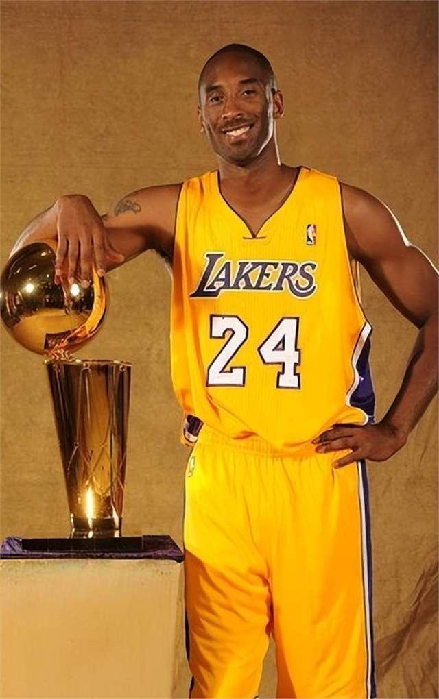 图片报：皇萨仁等豪门都在争夺16岁艾希霍恩，赫塔想和他续约（皇马巴萨拜仁等豪门竞逐16岁新星艾希霍恩，柏林赫塔欲续约留人）