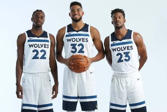 拉齐奥vs博洛尼亚：罗马尼奥利、贡多齐首发，奥尔索利尼、胡安-米兰达出战（拉齐奥迎战博洛尼亚：罗马尼奥利、贡多齐先发，奥尔索利尼与胡安-米兰达登场）