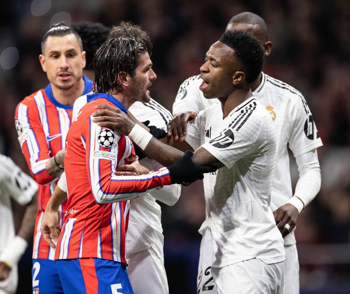 恩比德和乔治罚球时，老鹰主场有大量球迷高喊“你们过气了”（恩比德与乔治罚球遭老鹰主场球迷高喊“你们过气了”）