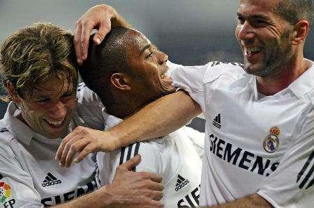 二传不稳教练加戏！科内利亚诺2：3米兰，痛失超级杯冠军（二传起伏教练抢戏，科内利亚诺2-3不敌米兰，无缘超级杯冠军）